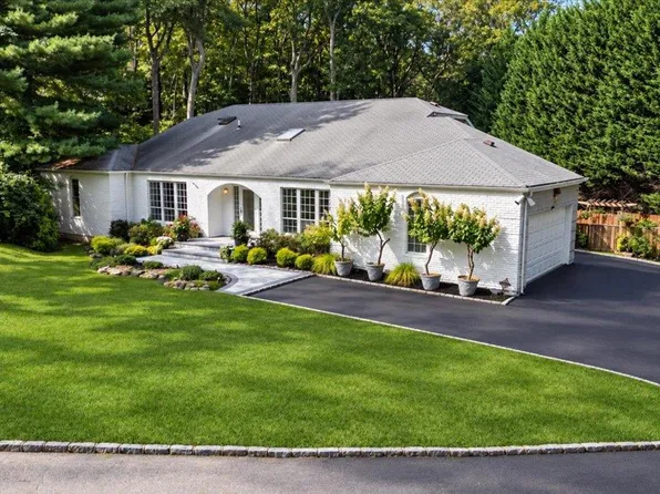 7 Faulkner Lane, Dix Hills, NY 11746