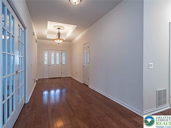 3rd image of 9 Devonshire Dr