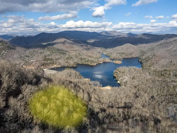 2276 Lake Forest Dr, Tuckasegee, NC 28783