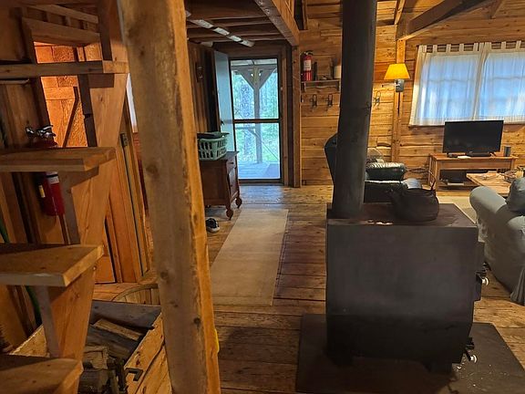 3rd image of 6031 Lakeshore Rd