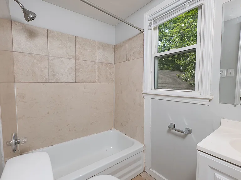 916 Shelby Pkwy #B — Photo 7