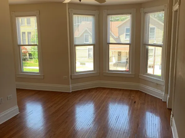 317 Du Page St APT C, Elgin, IL 60120