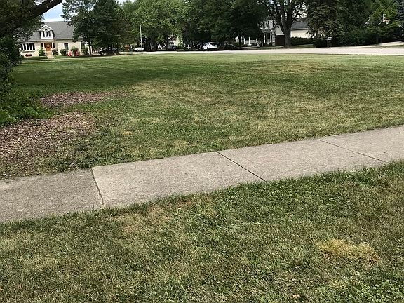 3rd image of 1101 N Carlyle Ct