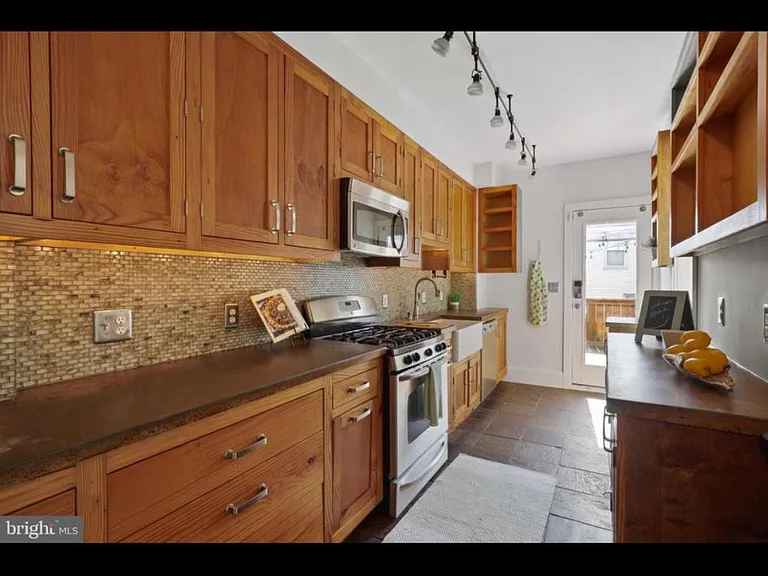 1640 S Charles St — Photo 20