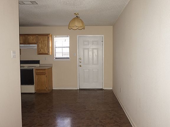 4th image of 904 Clairidge Ave APT C