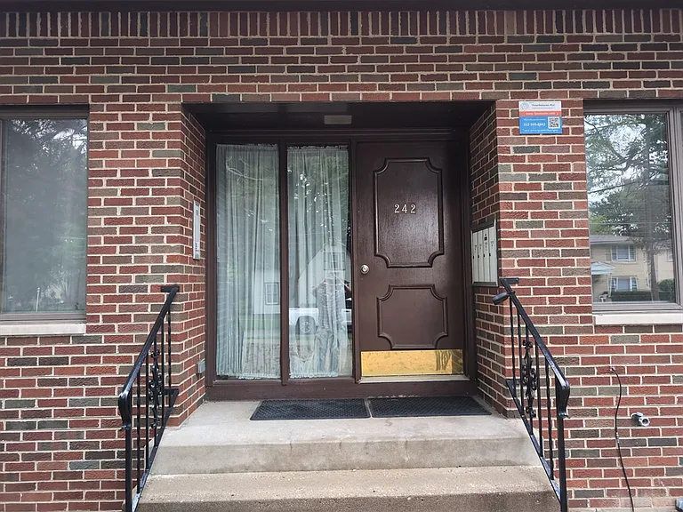 242 W Slade St #2E — Photo 29
