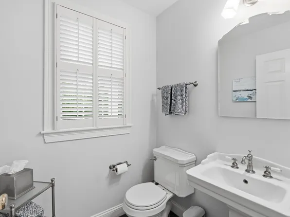 16 Gerber Cir, Needham, MA 02494