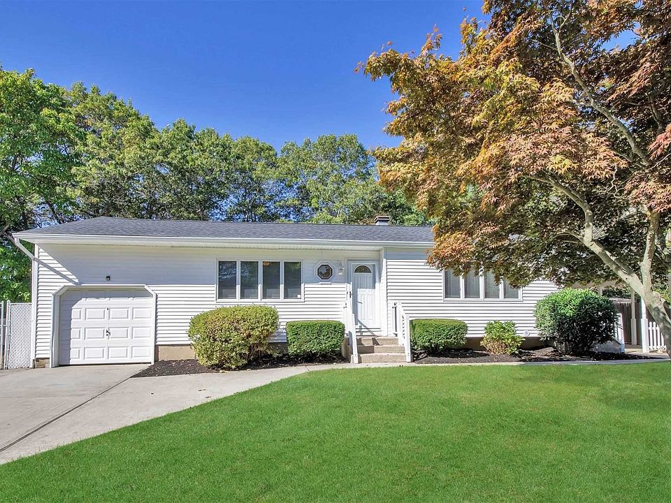 1st image of 12 Shenandoah Blvd
