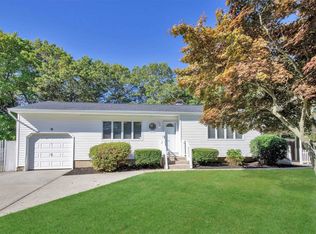12 Shenandoah Blvd, Port Jefferson Station, NY 11776
