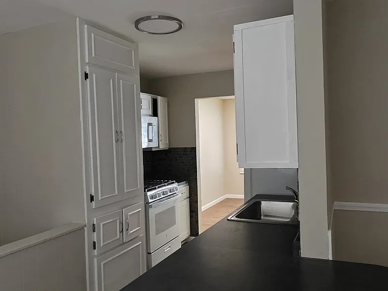 2259 Ainsworth Dr — Photo 17