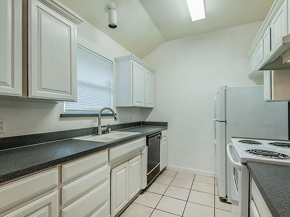 5th image of 7512 Ashcroft Cir