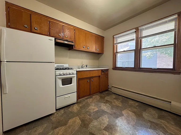 616 Ivy Ave E — Photo 1