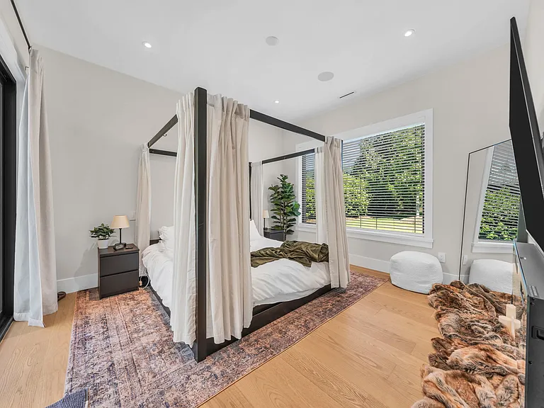 372 Moyne Dr — Photo 27