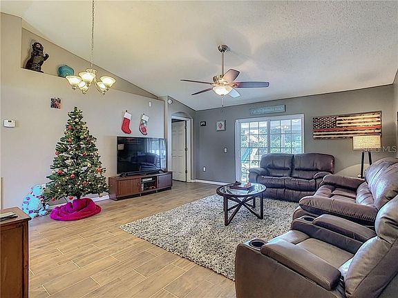 4th image of 1380 Humphrey Blvd