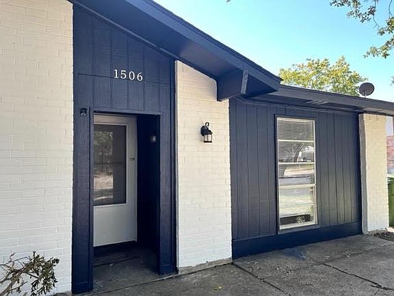 3rd image of 1506 Deepwood Dr