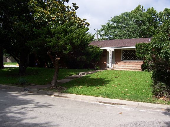 3rd image of 5212 Keswick Dr