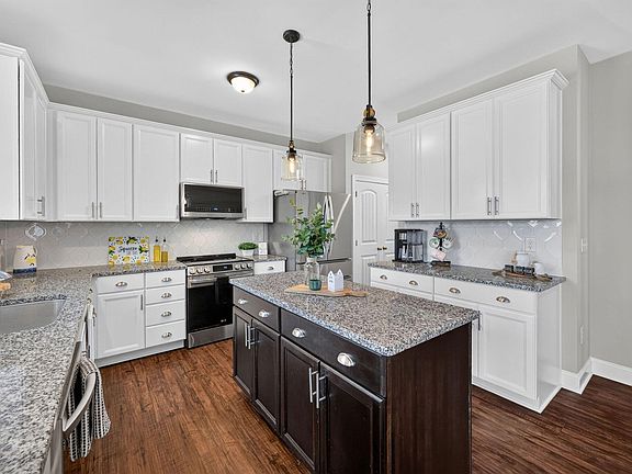 5th image of 804 Buckner Ct
