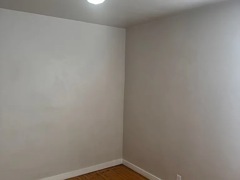 2572 Russell St — Photo 9