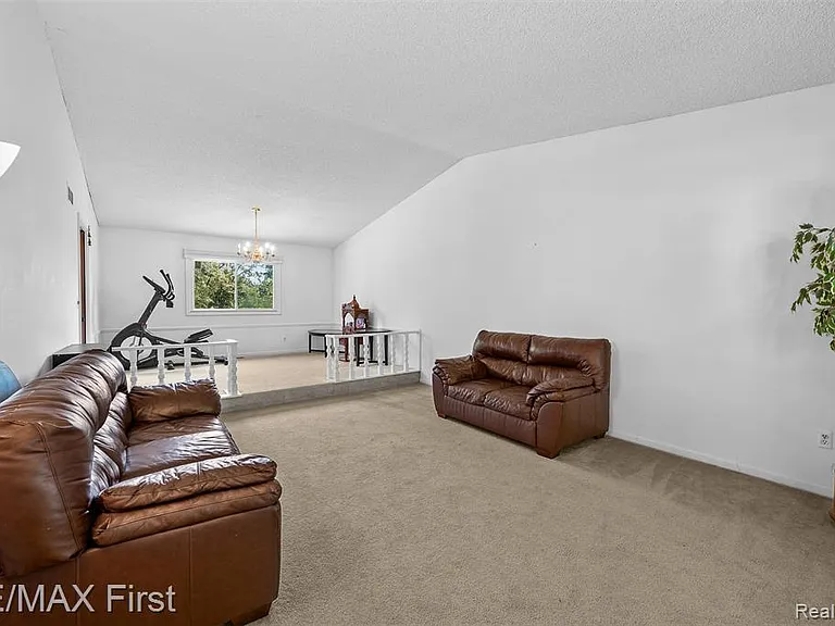 36010 Congress Rd — Photo 5