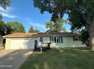 14 15th St NE, Watertown, SD 57201