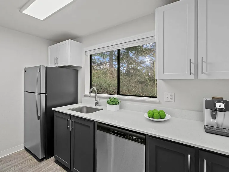 Brackett Apartments — Photo 24