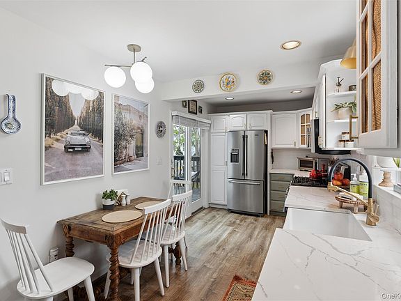 5th image of 2452 Woodland Avenue