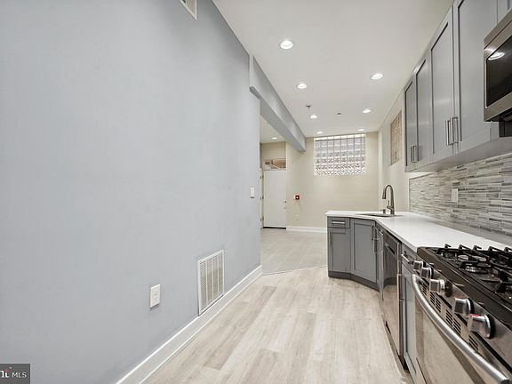 3rd image of 2024-26 E Fletcher St #1