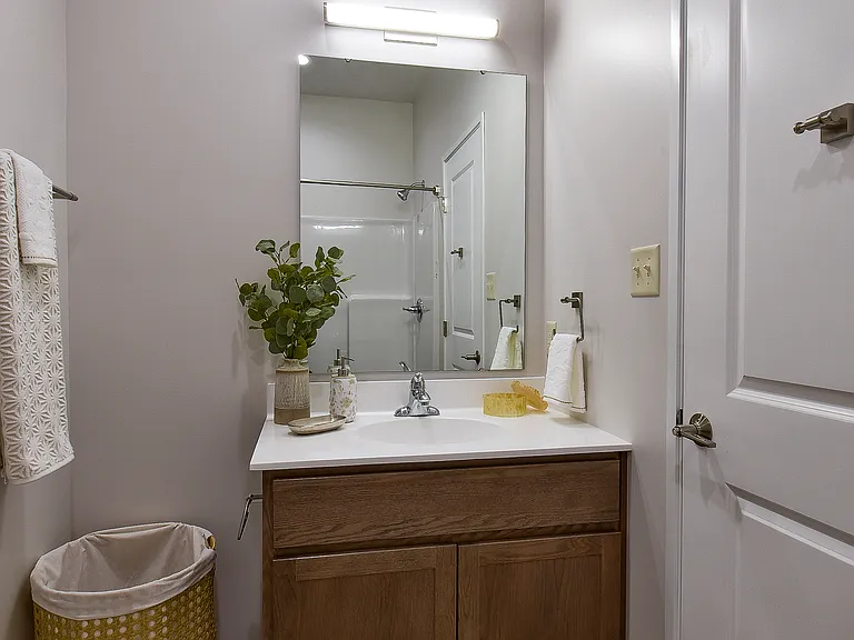 Crossroads Place Apartments — Photo 41