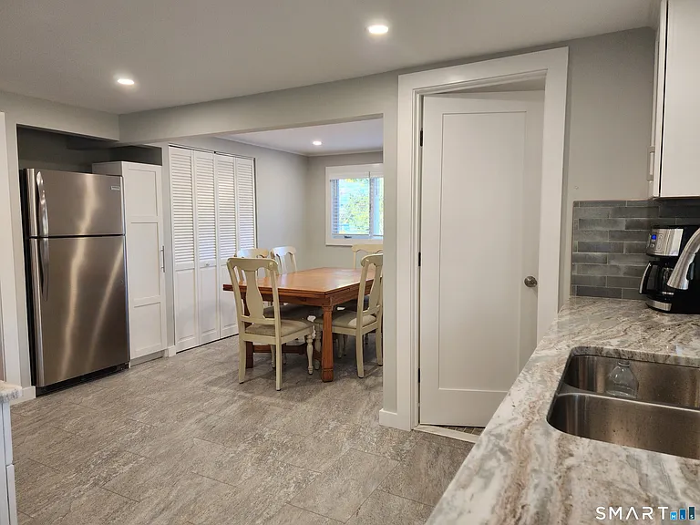 7 E Pattagansett Rd — Photo 5