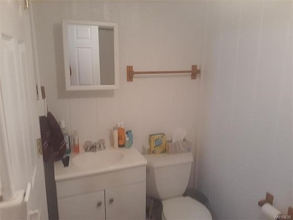 3rd image of 272 Young St