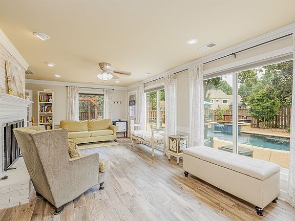 4th image of 3052 Laurinburg Cir