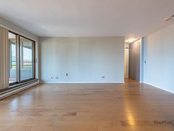 4th image of 801 S Plymouth Ct APT 610