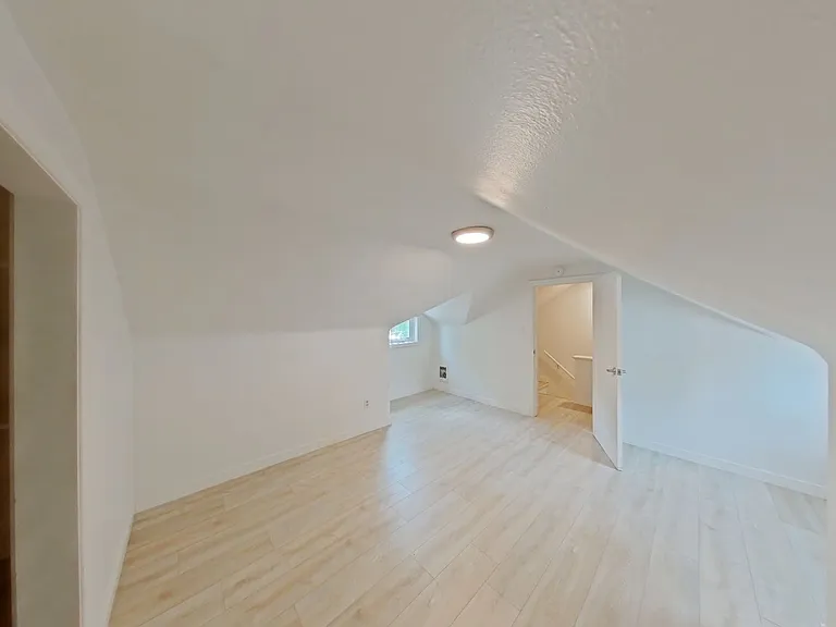 325 W 12th Ave — Photo 8