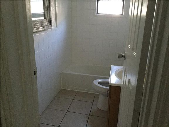 4th image of 3830 Poinsettia Dr