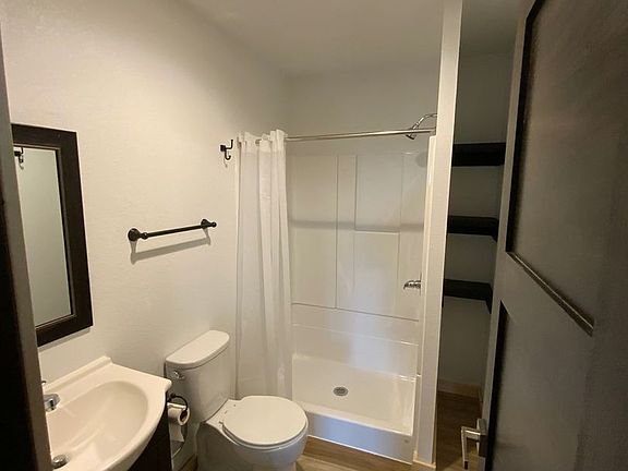 3rd image of 907 S Broadway St #38