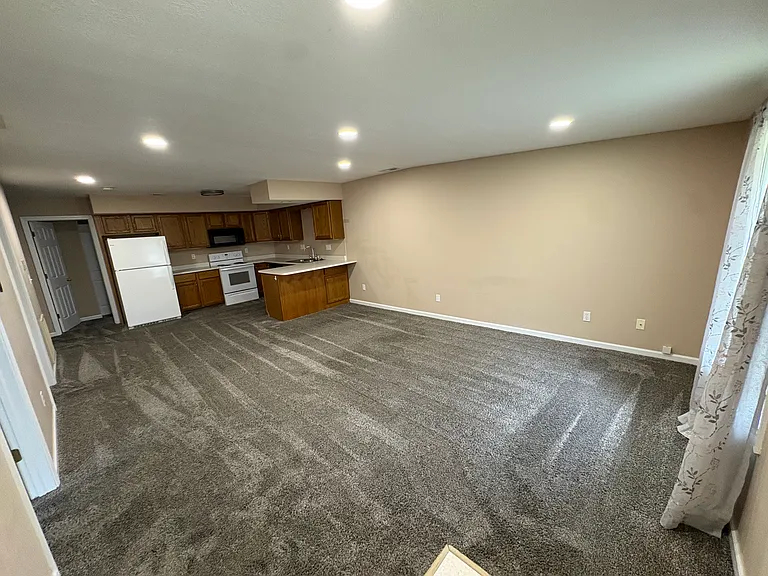 204 W Railroad St #4 — Photo 1