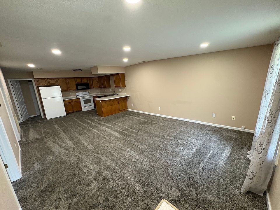 1st image of 204 W Railroad St #4