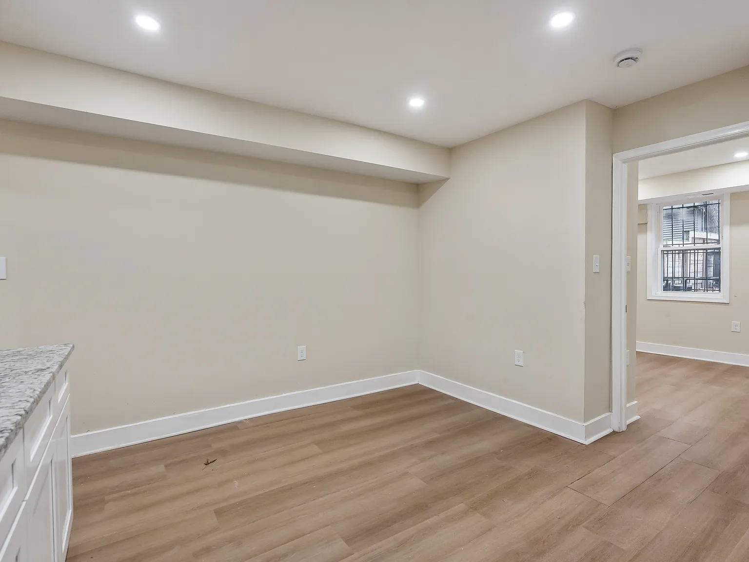 2 bed, 600 sqft, $2,450 — Photo 4