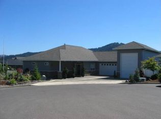 703 Sandpiper Ct, Sutherlin, OR 97479