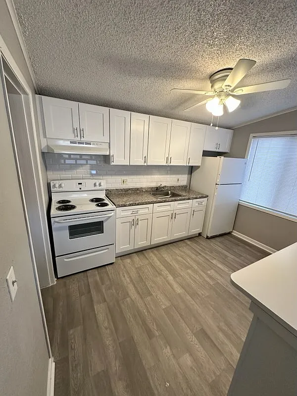 Amberlake Apartments — Photo 3