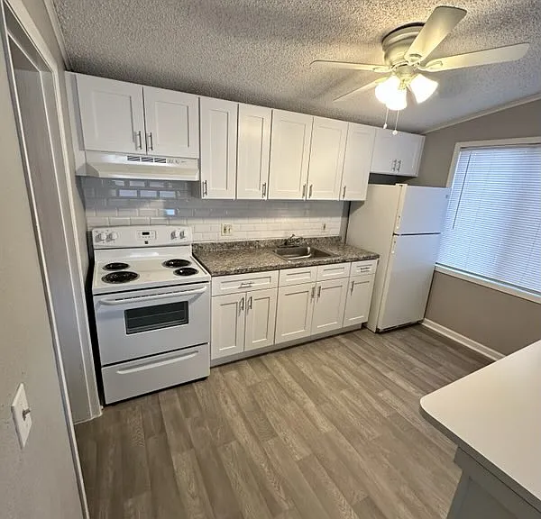 Amberlake Apartments — Photo 4