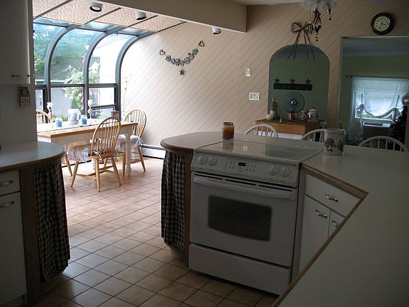 2nd image of 12 Woodfern Ln