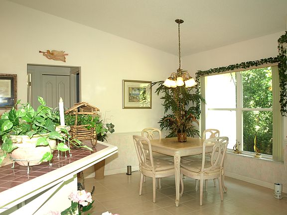 4th image of 2642 Spruce Creek Blvd