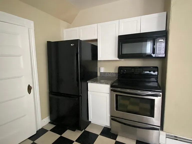 271 Broadway St — Photo 12