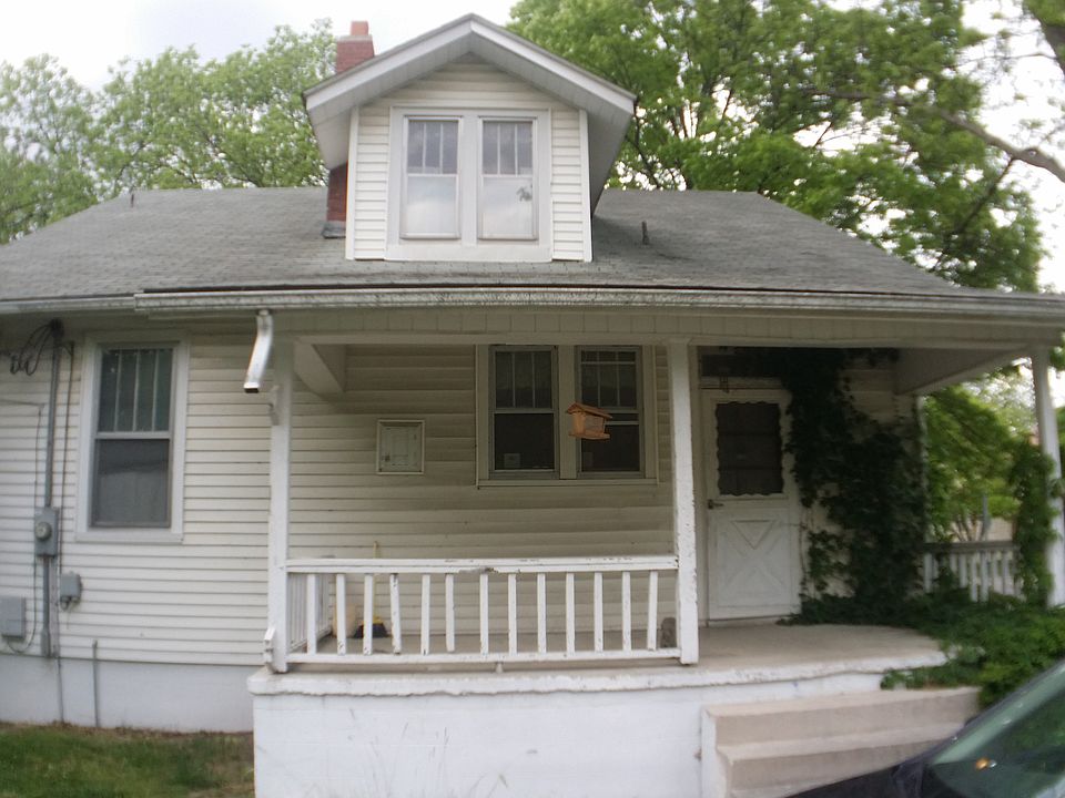 1st image of 101 W Apple St