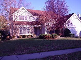 635 Mayfair Ln, Buffalo Grove, IL 60089