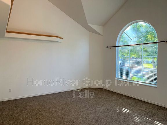 5th image of 241 Hampton Ln