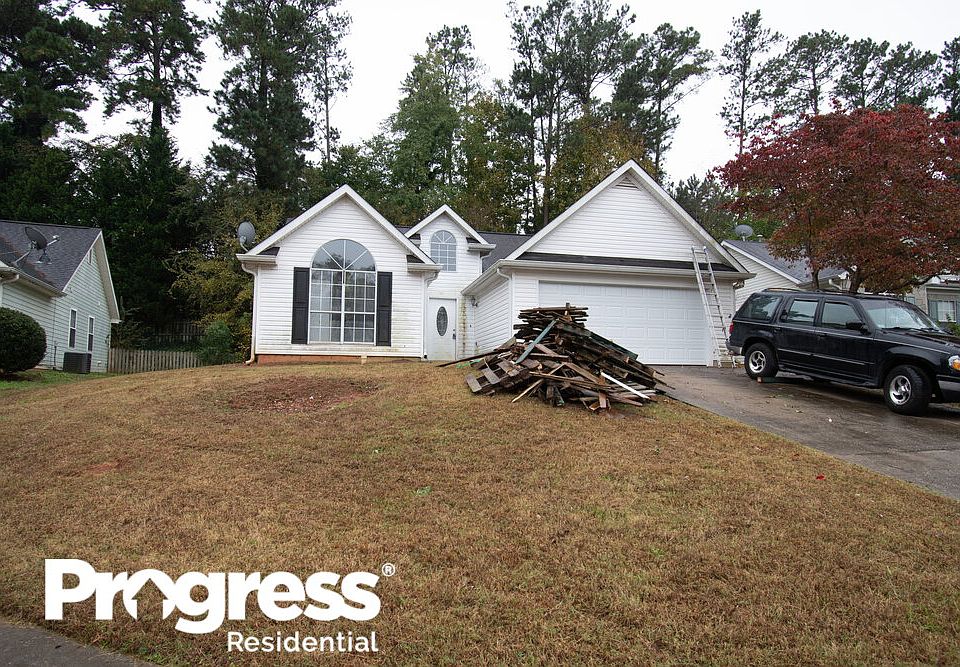 2nd image of 826 Sweetwater Way
