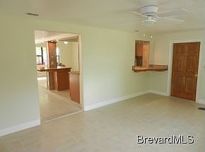 5th image of 832 Banyan Dr