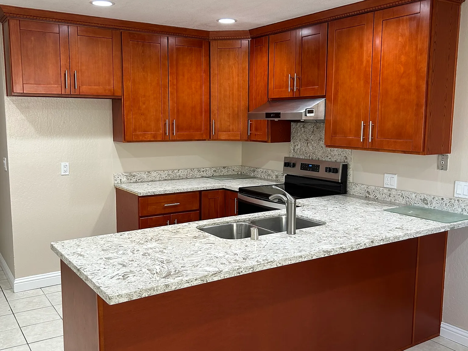 4 bed, 1600 sqft, $4,295 — Photo 3